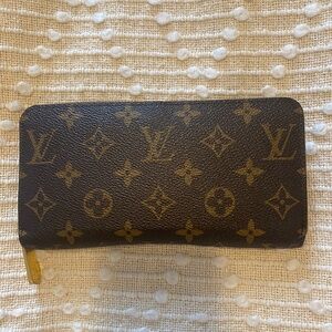 2019 Louis Vuitton Zippy Wallet